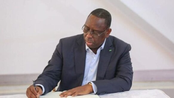 macky sall signature nominations 696x464 1 e1713254208600