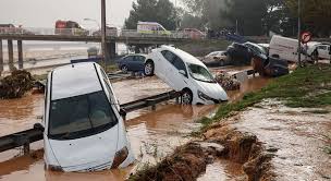 ESPAGNE (VALENCE) SOUS LES EAUX : UNE CATASTROPHE NATURELLE ENTRAÎNE 95 MORTS ET DES DISPARUS.